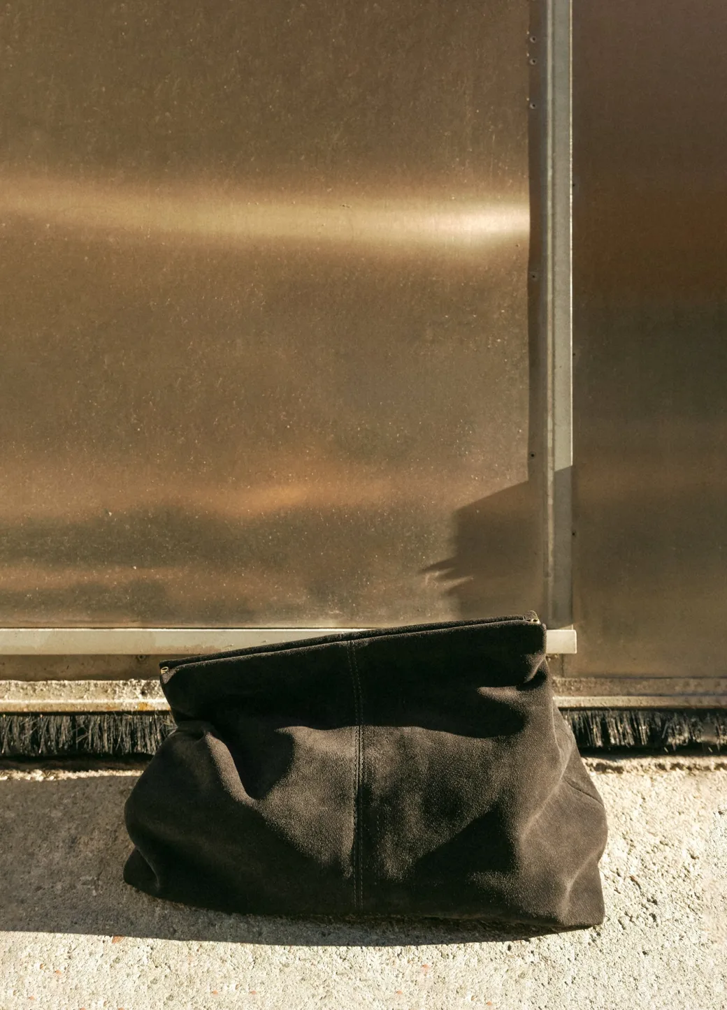 clay_clutch_suede_black_6.webp Clutch Bags^Flattered Clay Clutch Suede Black