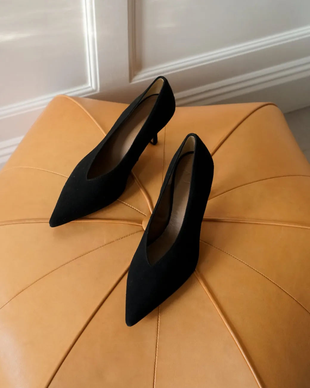 fabienne_suede_black_3.webp Heels^Flattered Fabienne Suede Black