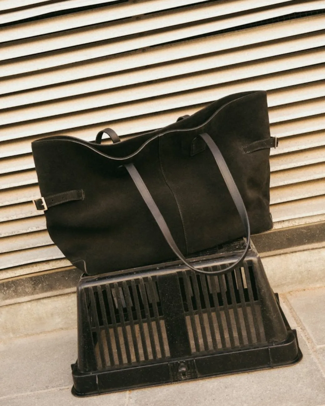 lesley_tote_bag_suede_bla_6.webp Tote Bags^Flattered Lesley Tote Bag Suede Black